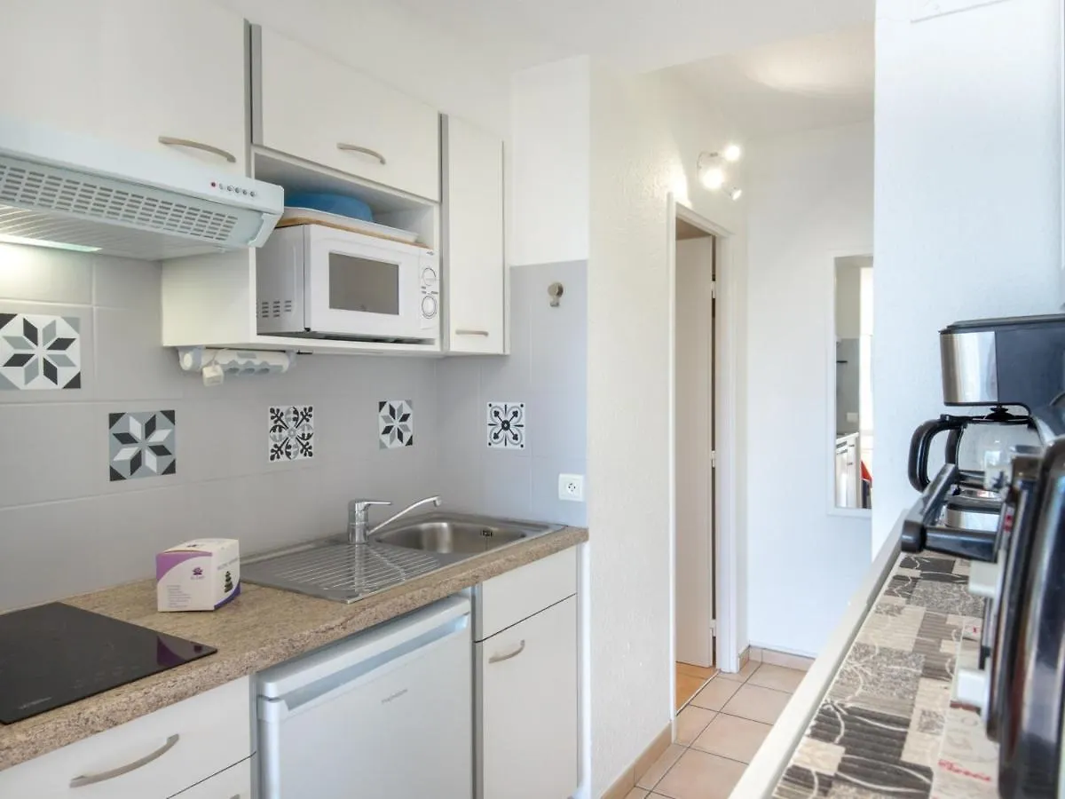 Studio Climatise 2 Pers Proche Plage Et Commerces Avec Balcon Et Wifi A Saint-Raphael - Fr-1-466A-28 Apartment