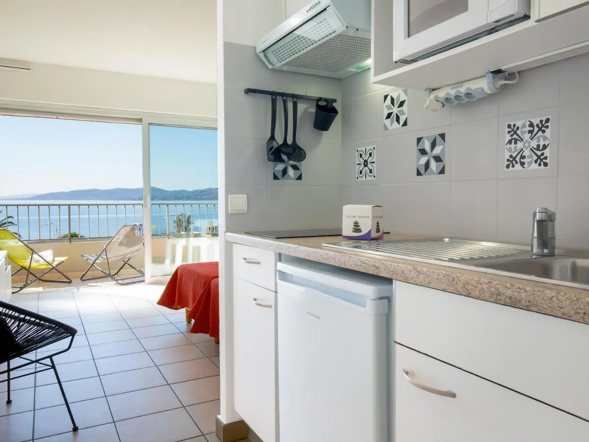 Studio Climatise 2 Pers Proche Plage Et Commerces Avec Balcon Et Wifi A Saint-Raphael - Fr-1-466A-28