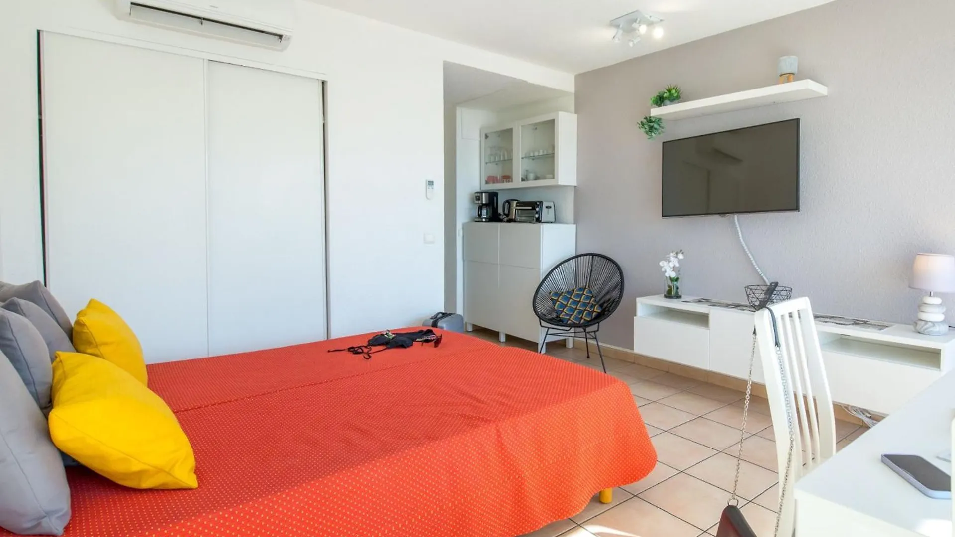 Apartment Studio Climatise 2 Pers Proche Plage Et Commerces Avec Balcon Et Wifi A Saint-Raphael - Fr-1-466A-28